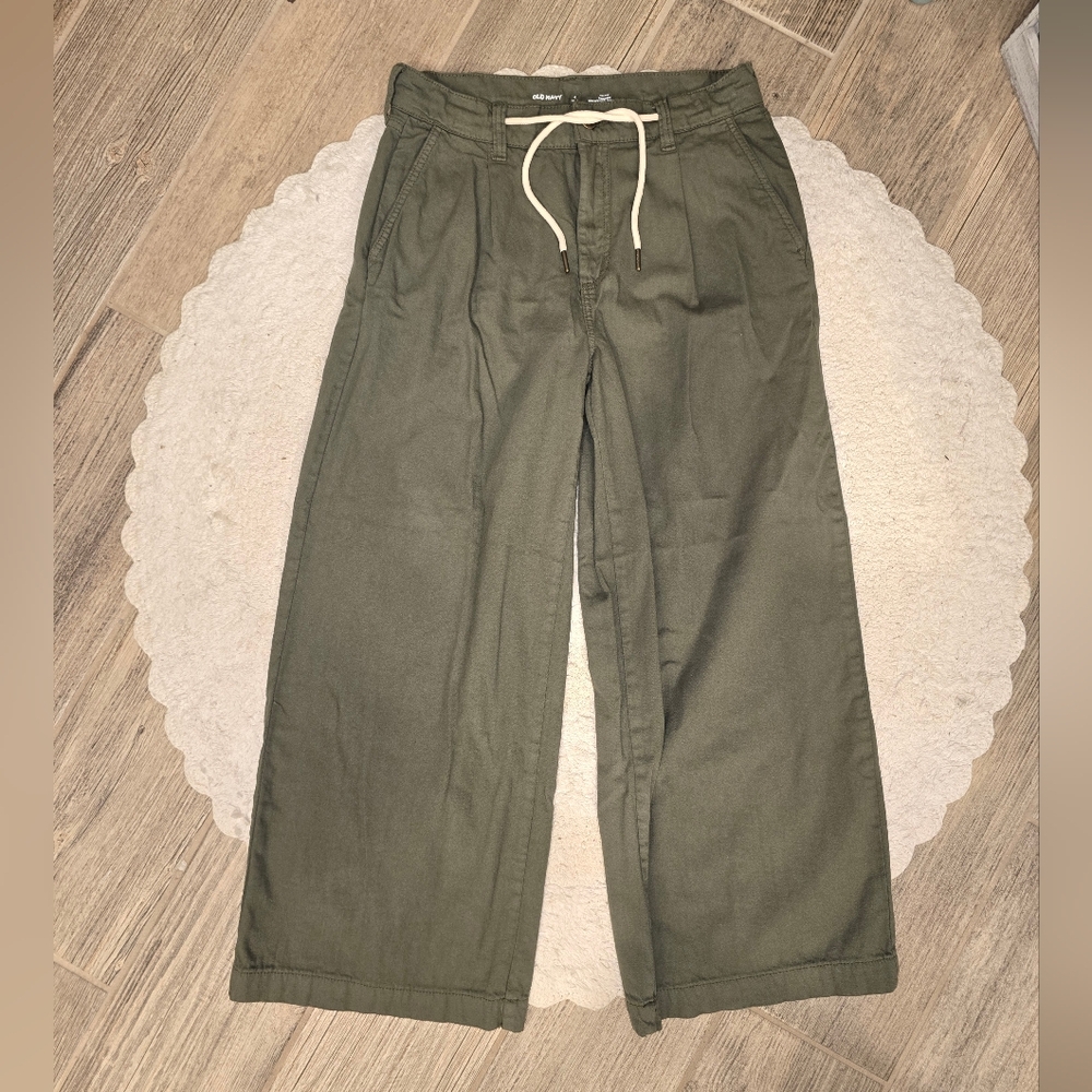 Old Navy High-Waisted Super Wide-Leg Drapey Pants - Picture 3 of 10